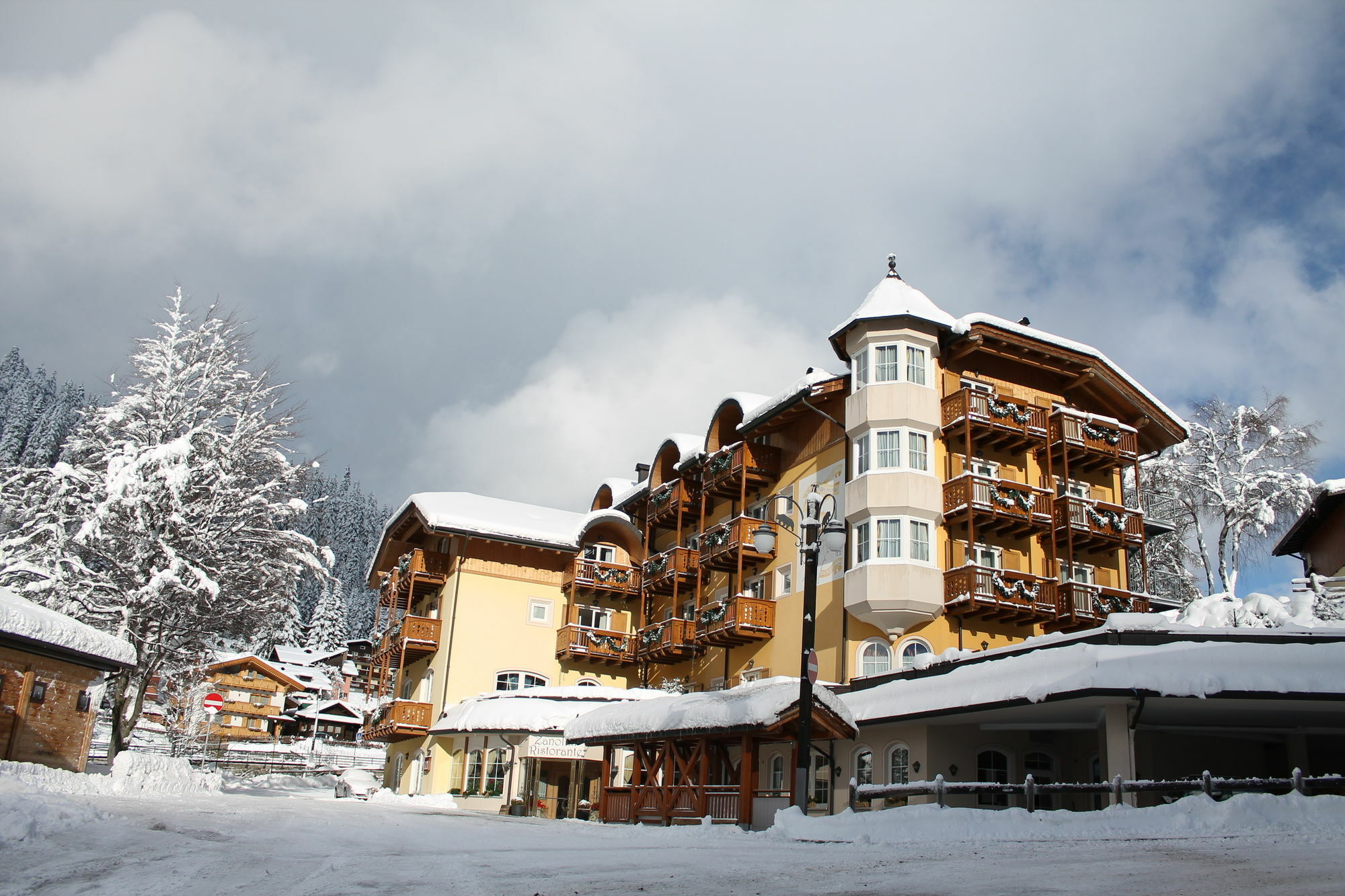 מדונה די קמפיליו Hotel Chalet All'Imperatore מראה חיצוני תמונה